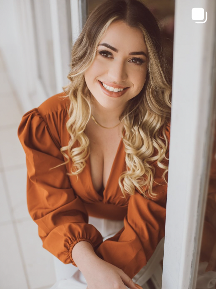 Laura Mello - Especialista em Estética